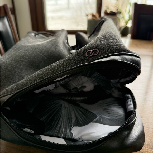 Lululemon Drawstring Bag - Picture 13 of 14